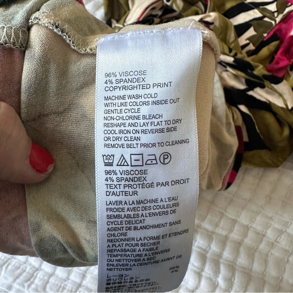 Tommy Bahama (M) Victoria Blooms Shirt Dress- Pink Green Floral Belted Button Up - Picture 10 of 10